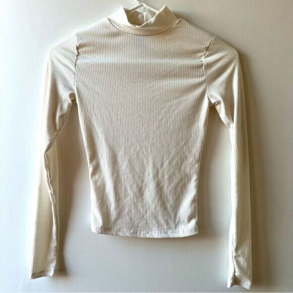 NWT Tilly’s white XS ribbed long sleeved turtleneck top​ - Picture 1 of 1